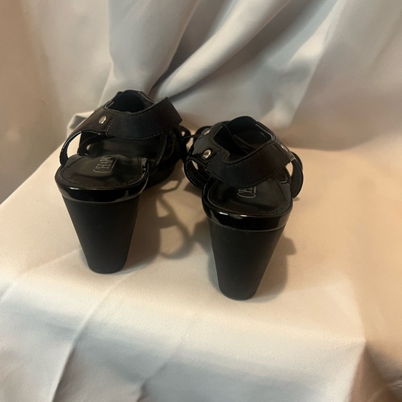 Chaps Black Wedge Sandals with Criss-Cross Straps - Picture 6 of 9